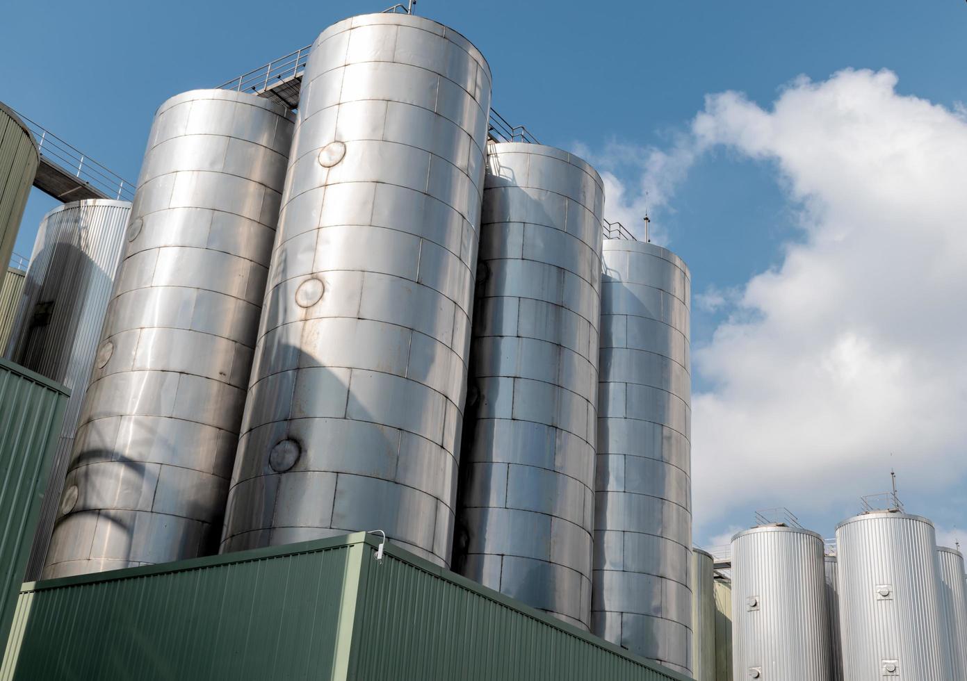 tanque de fermentación de cerveza o planta cervecera foto