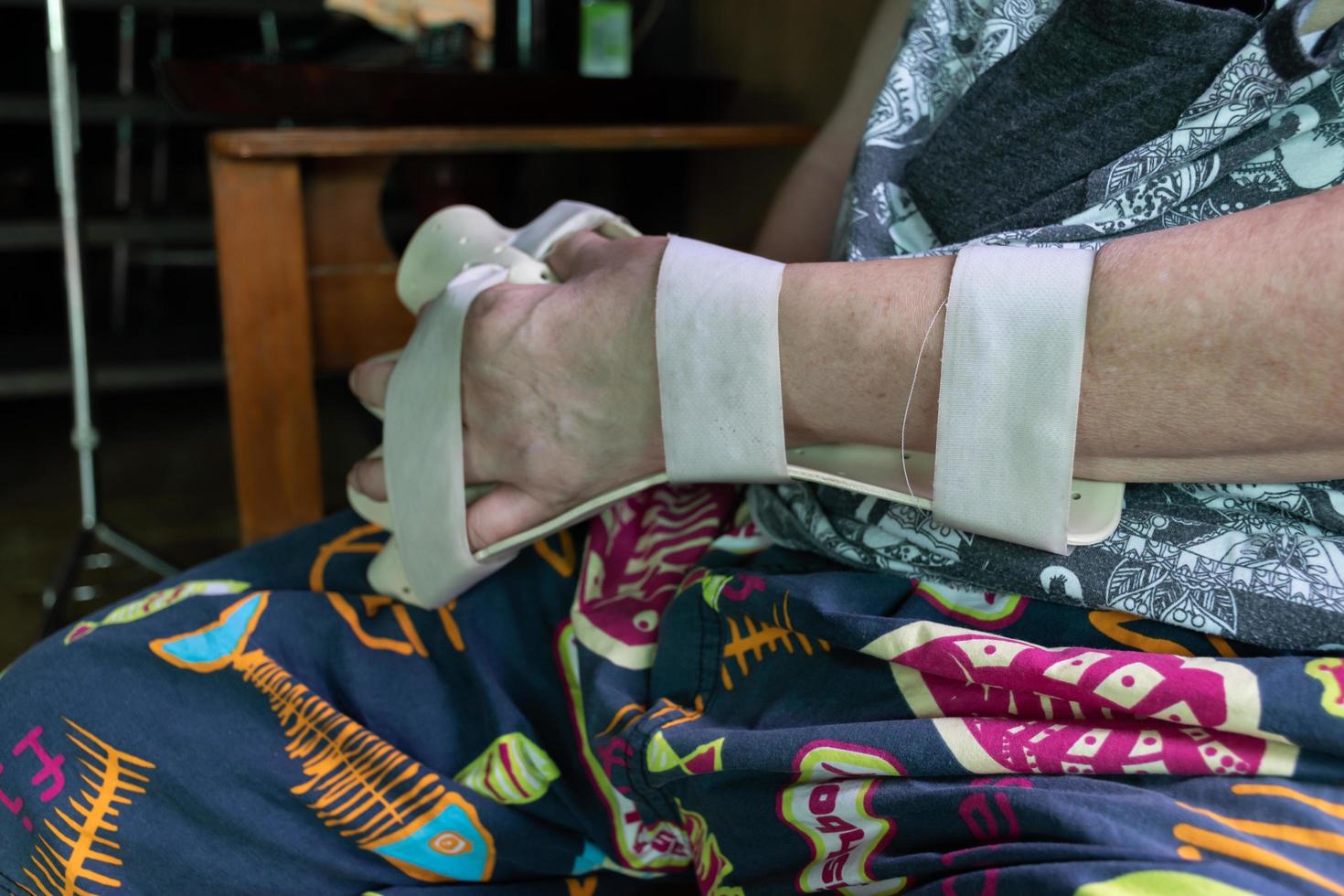 arm splint for treatment 15399946 Stock Photo at Vecteezy