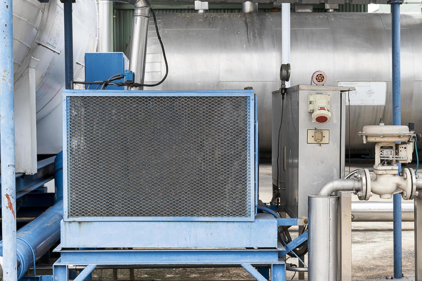 panel de refrigeración o máquina disipadora de calor en planta industrial foto