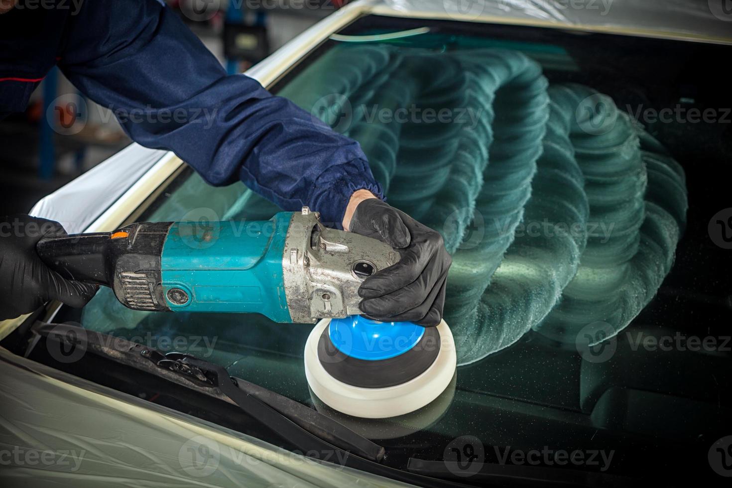 MAn polishes the front glass photo