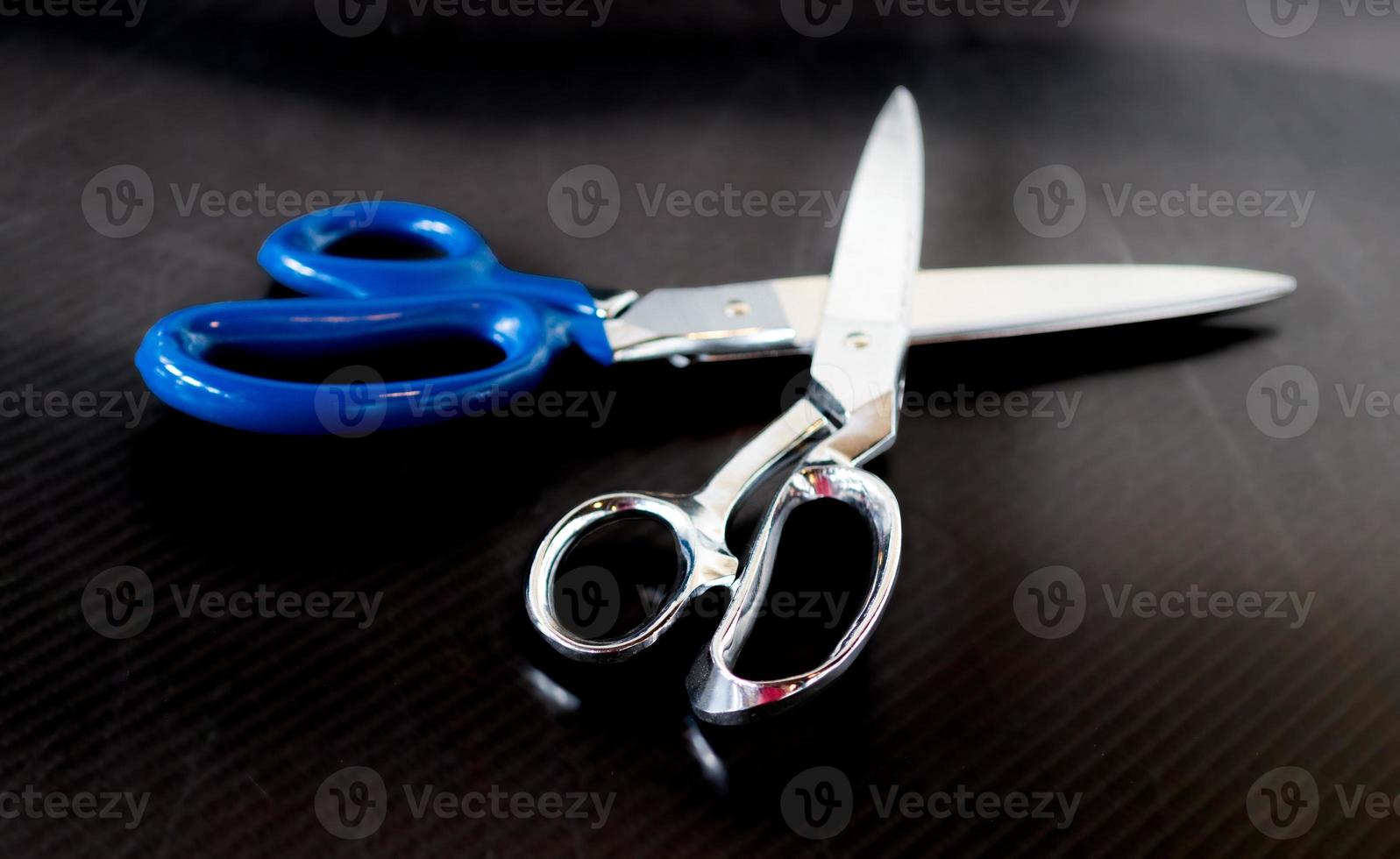 Crossed shears on carbon fiber photo