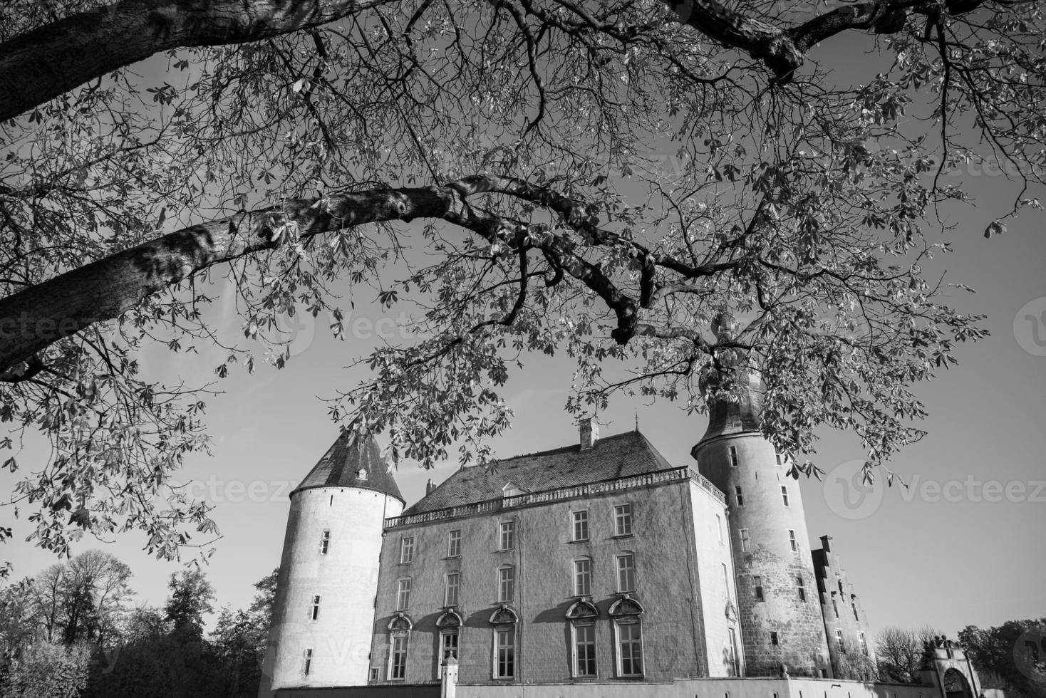 tiempo de otoño en un castillo alemán foto