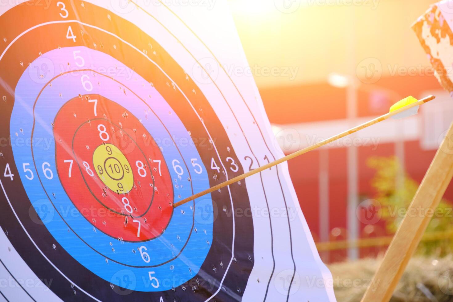 archery-targets-with-arrows-stuck-in-15487210-stock-photo-at-vecteezy