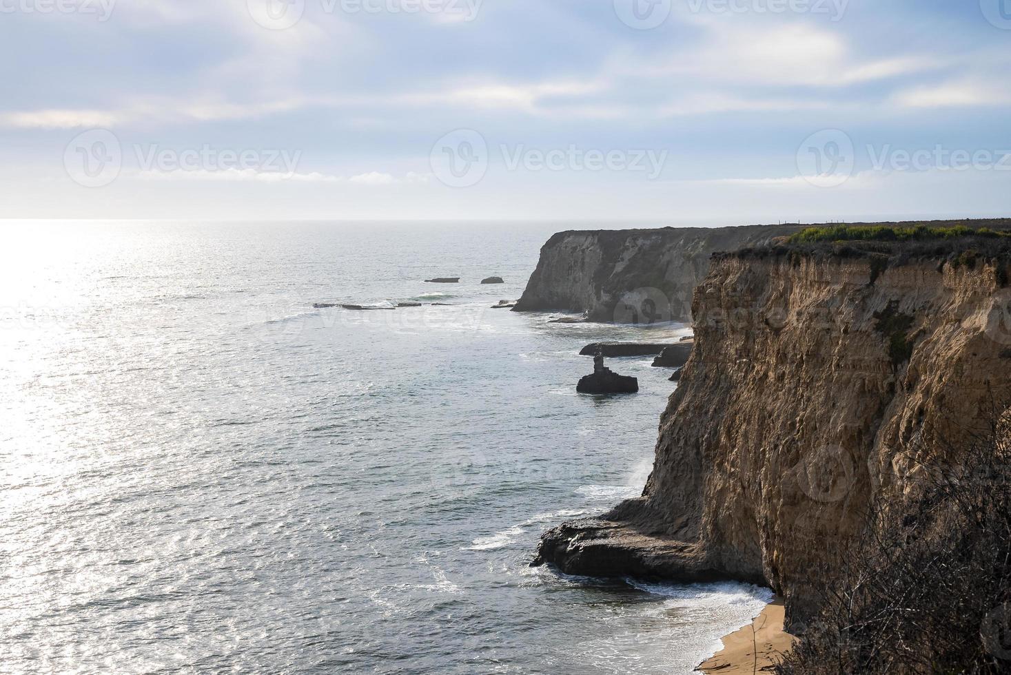Idyllic view of cliff and beautiful seascape at Pigeon Point during sunny day photo