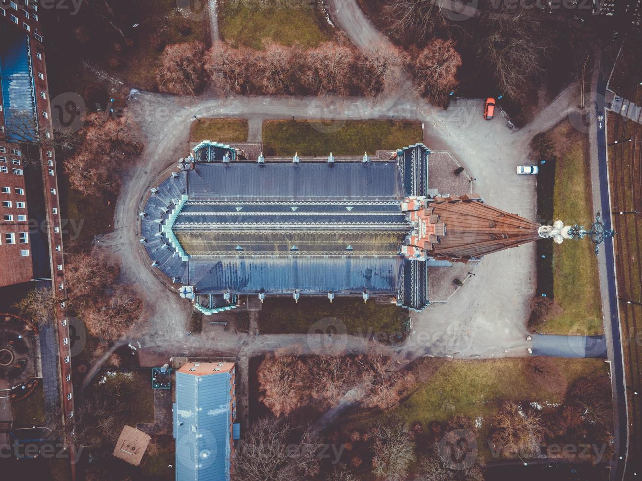 la iglesia de todos los santos vista en lund, suecia foto