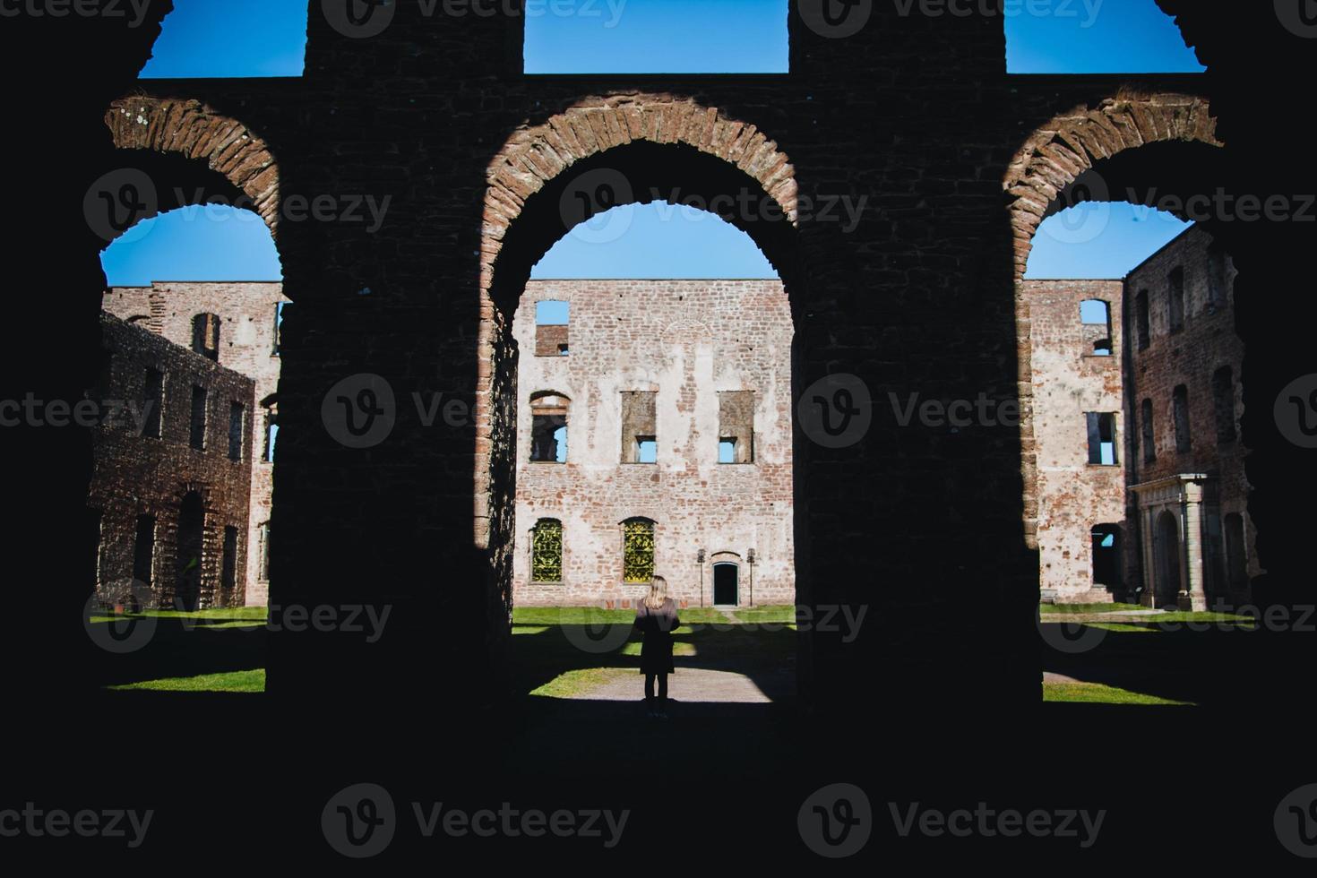 castillo de borgholm visto en oland, suecia foto