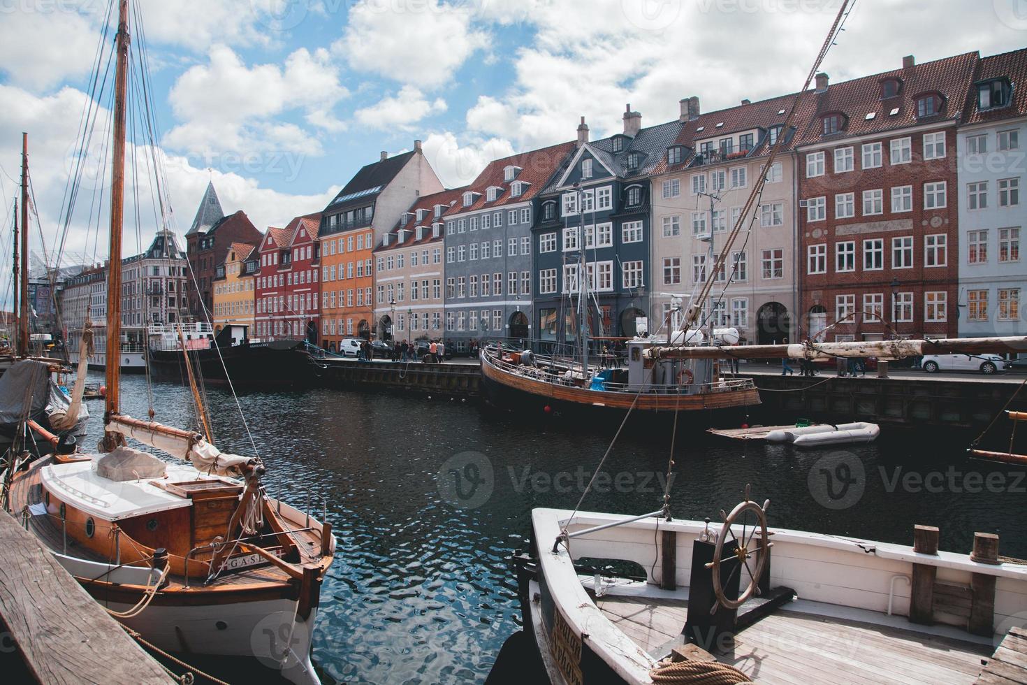 puerto de nyhavn en copenhague, dinamarca foto