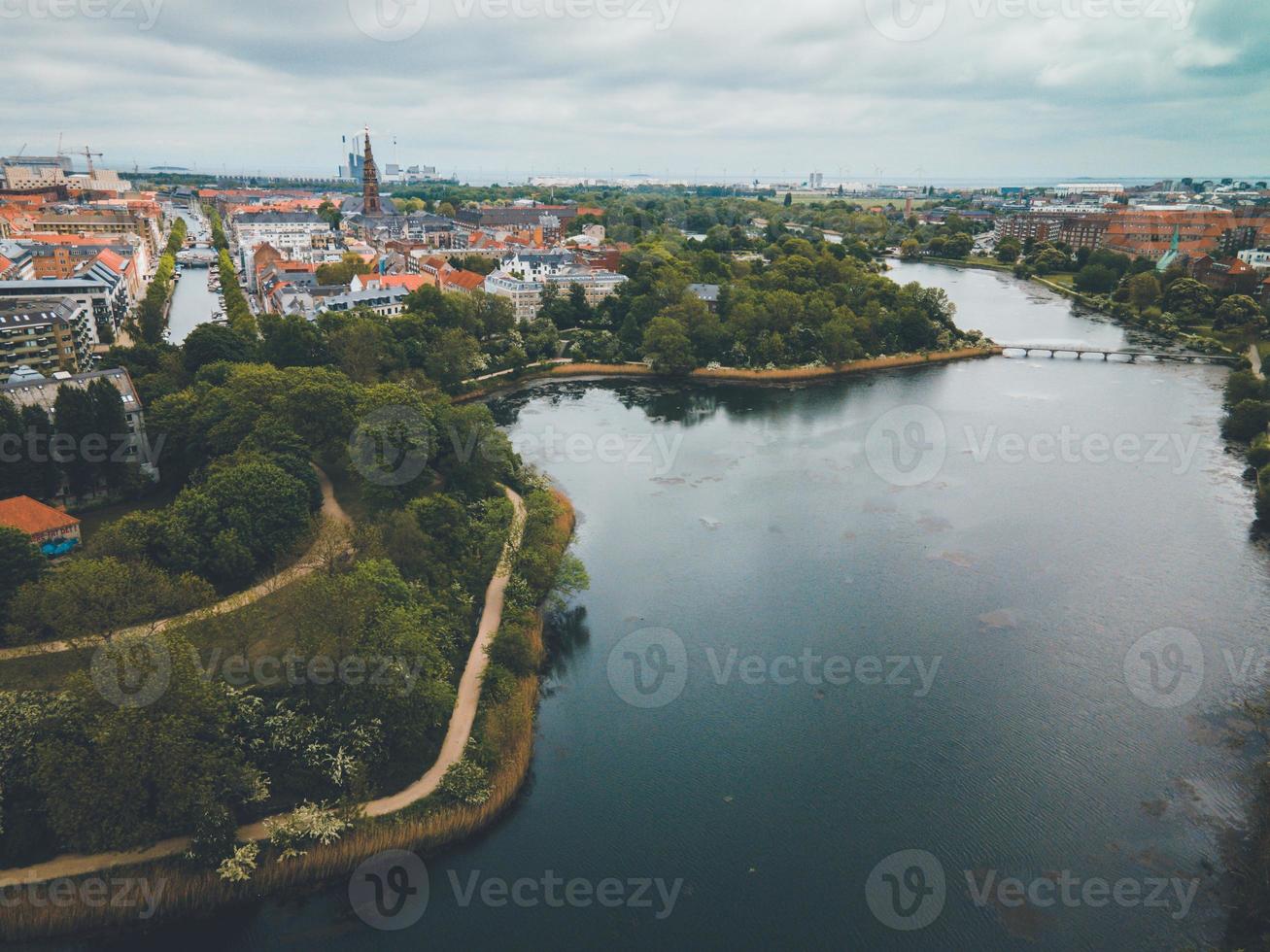 stadsgraven y christianshavn en copenhague, dinamarca por drone foto