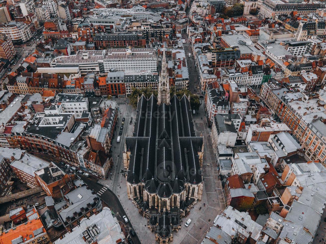 iglesia católica de san mauricio en lille, francia foto