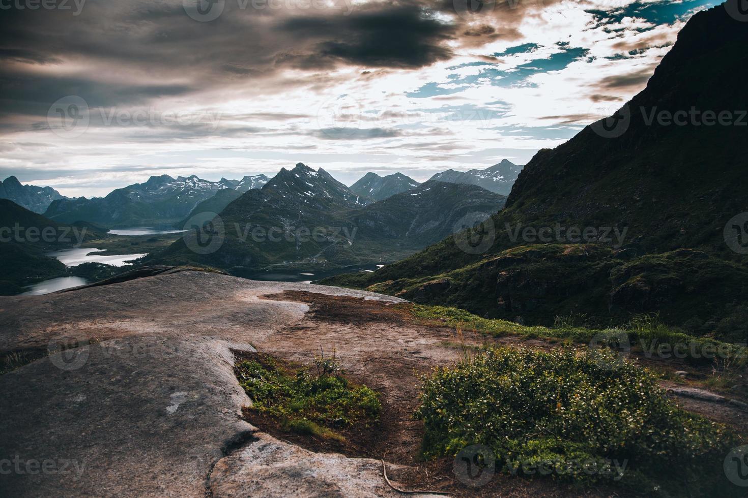 vistas de las islas lofoten en noruega foto