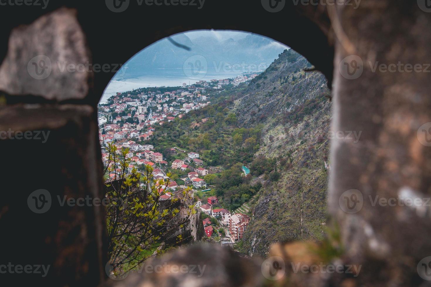 vistas del casco antiguo de kotor en montenegro foto