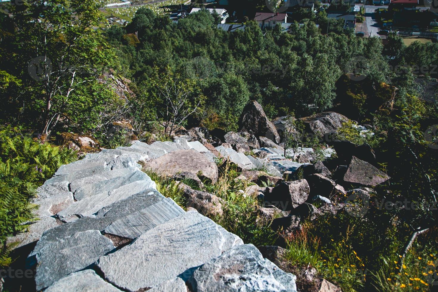 vistas desde el senderismo djevelporten en svolvaer en noruega foto