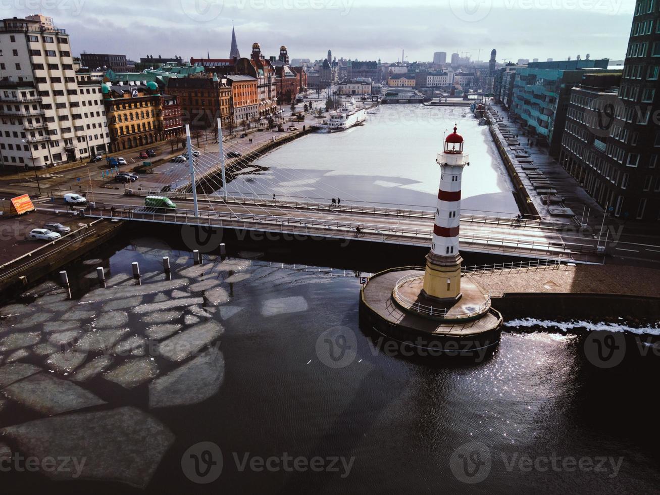 faro de malmo en invierno en skane, suecia foto