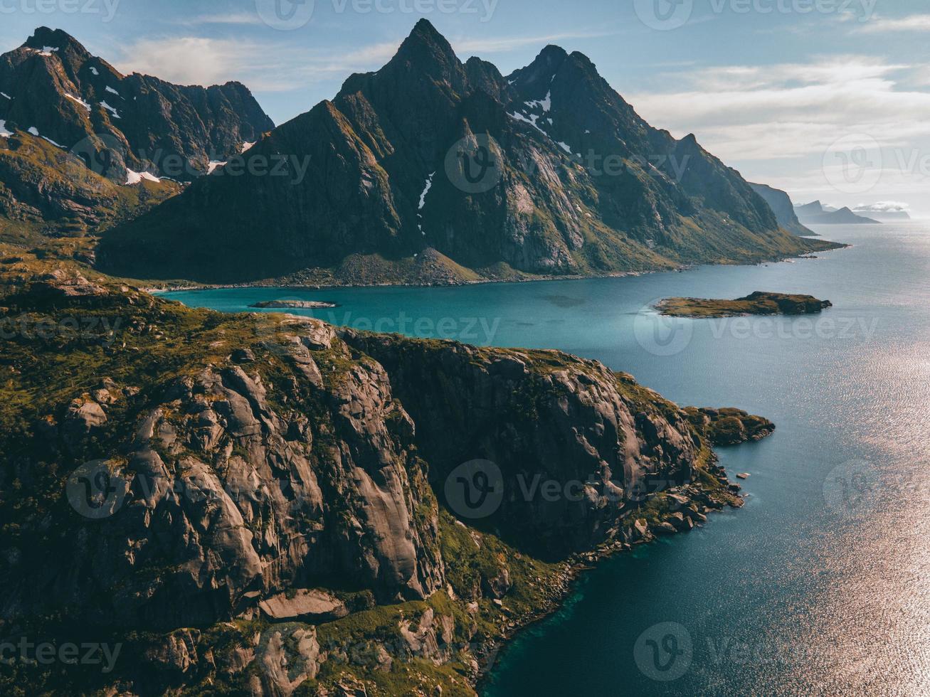 vistas desde maervoll en las islas lofoten en noruega foto