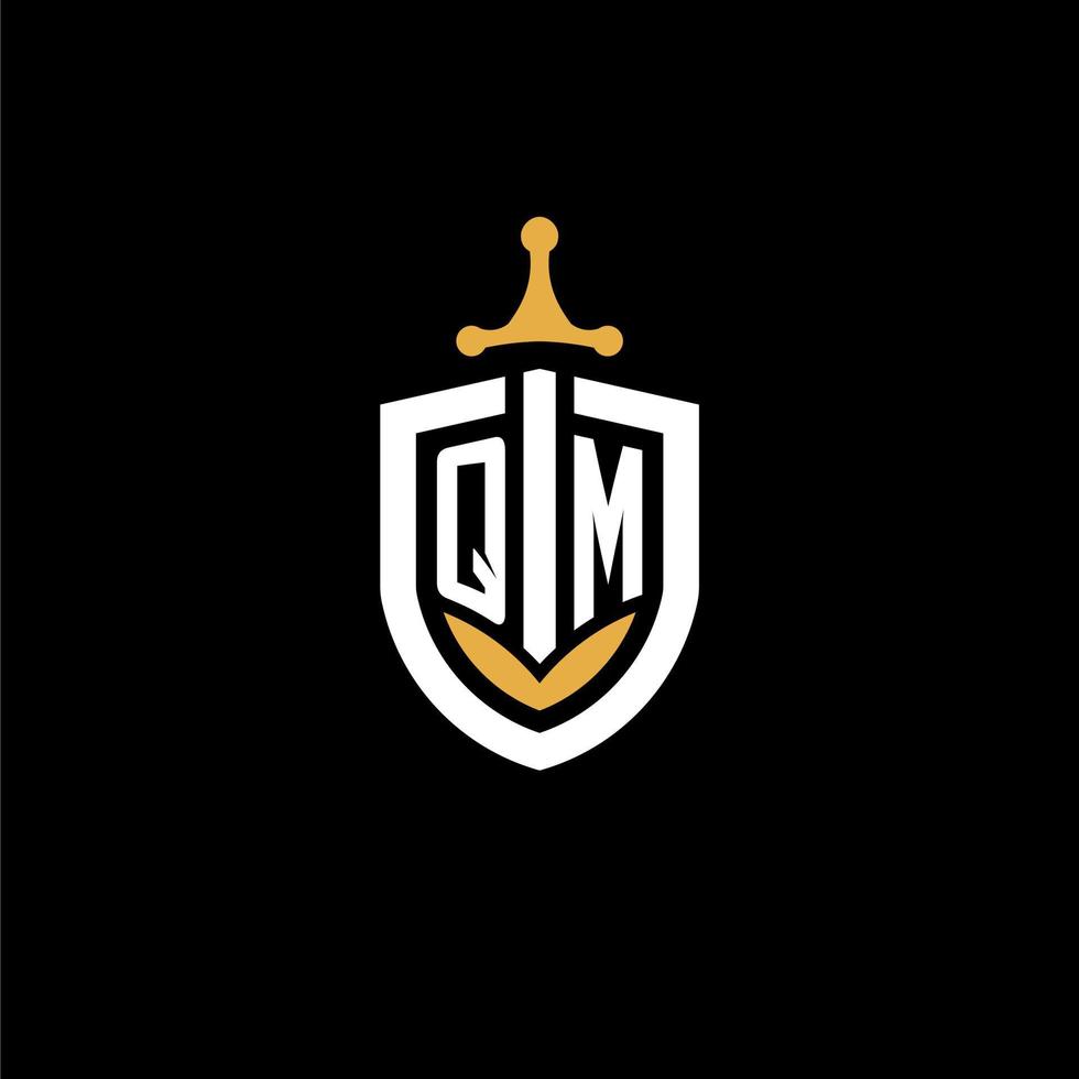Creative letter qm logo gaming esport con ideas de diseño de escudo y espada vector