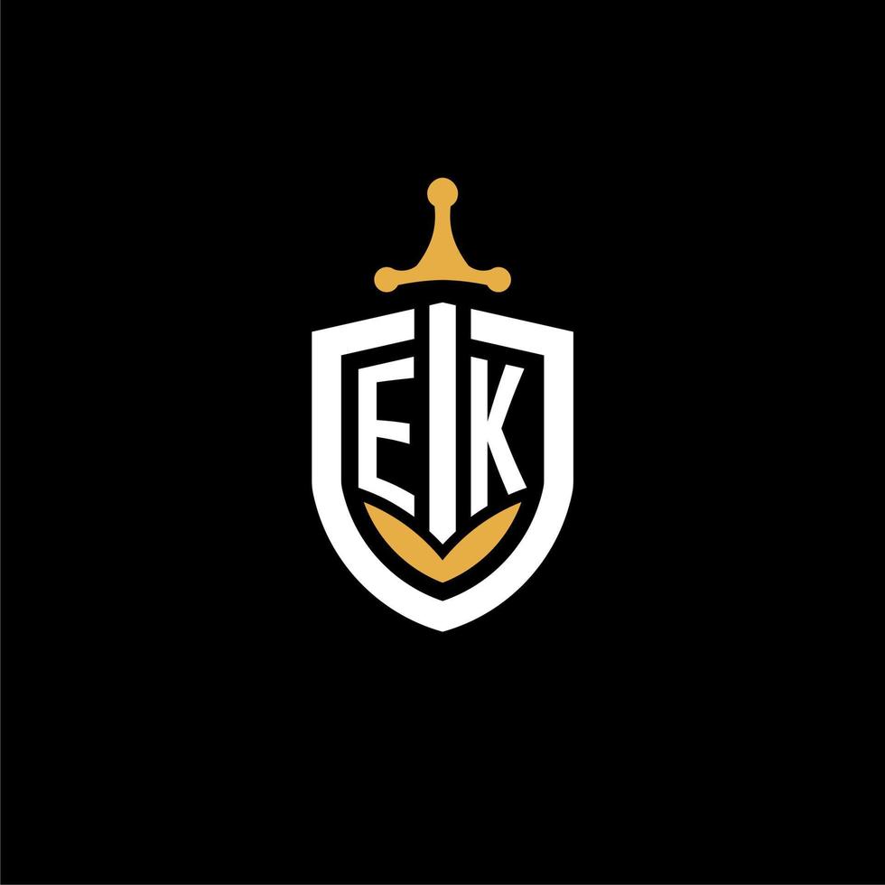 Creative letter ek logo gaming esport con ideas de diseño de escudo y espada vector