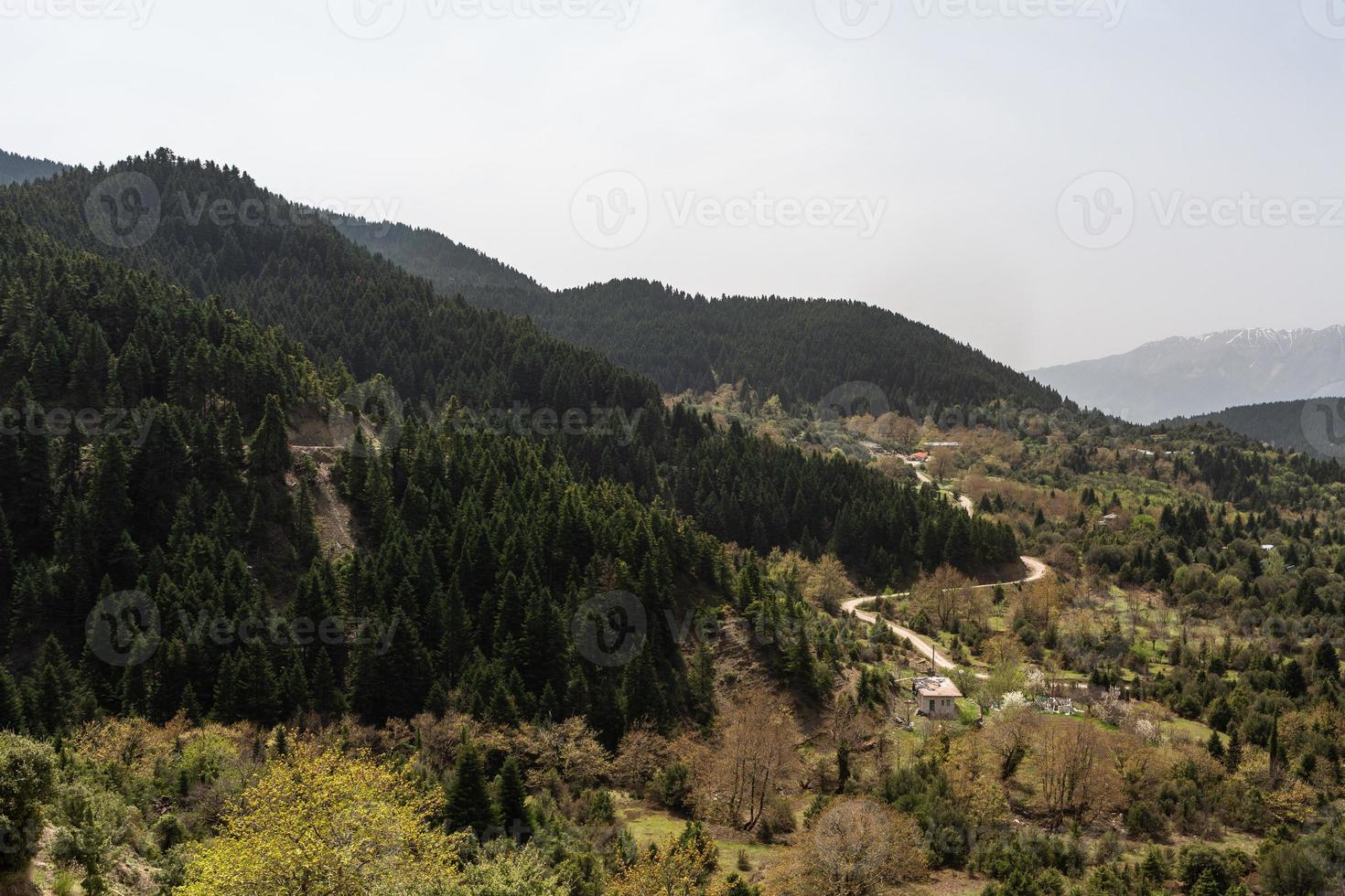 paisajes primaverales de las montañas de grecia foto