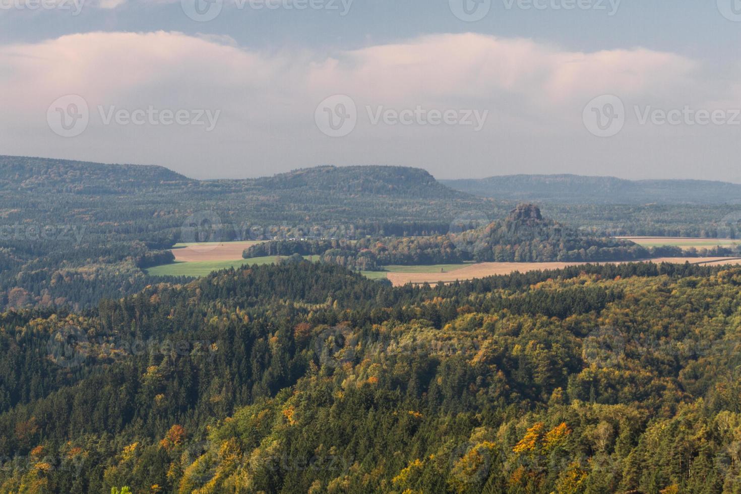 paisajes otoñales en prebischtor, bohemia foto