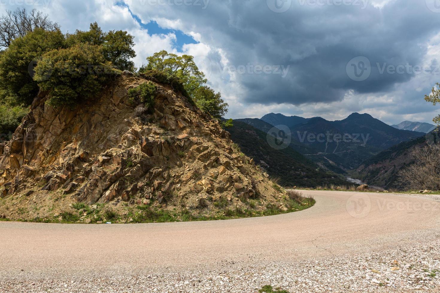 paisajes primaverales de las montañas de grecia foto