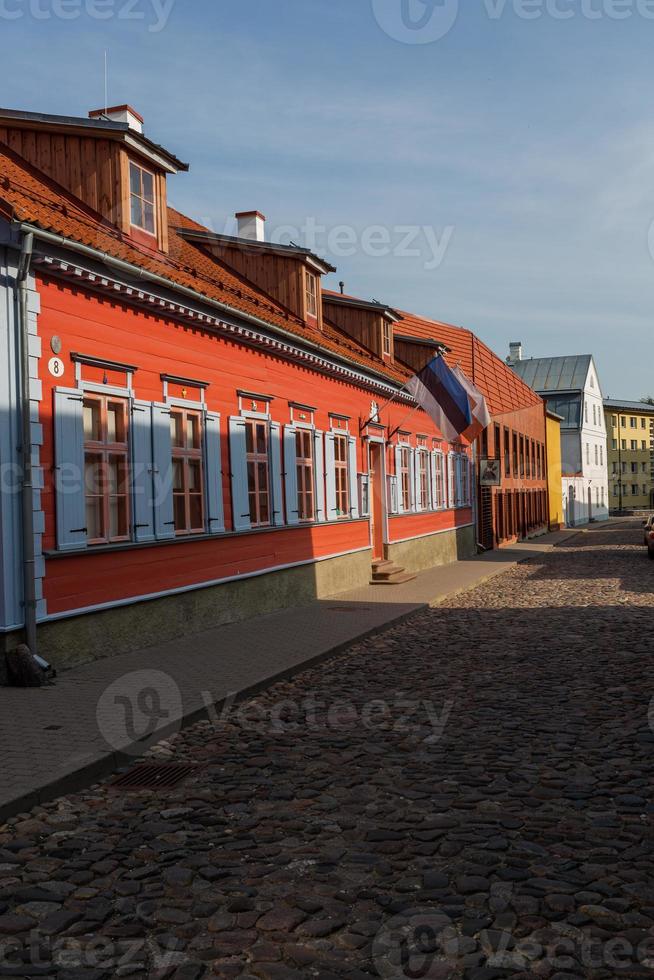 tartu, paisaje urbano en un día soleado foto