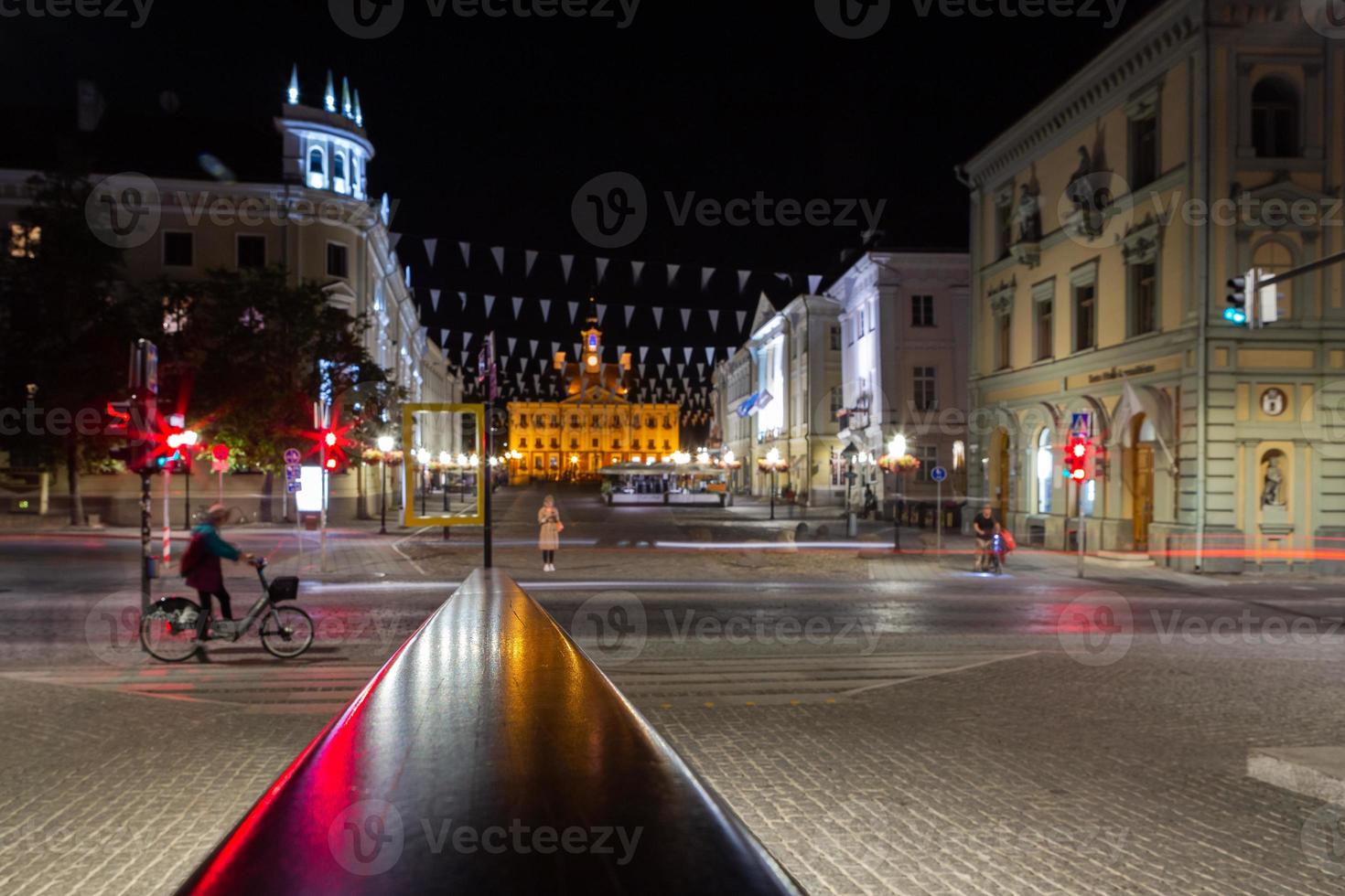 tartu, paisaje urbano en un día soleado foto