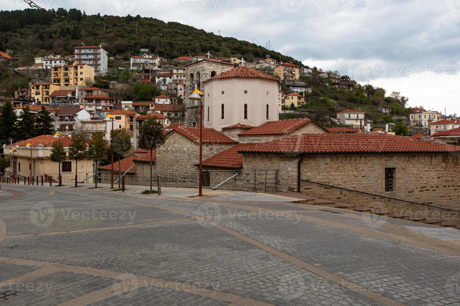 paisajes de la ciudad de karpenisi foto