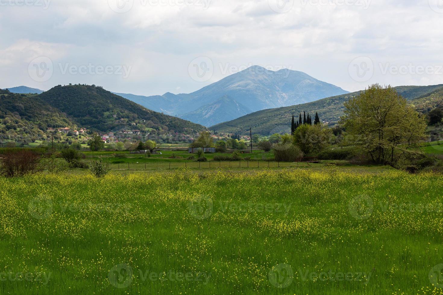 paisajes primaverales de las montañas de grecia foto