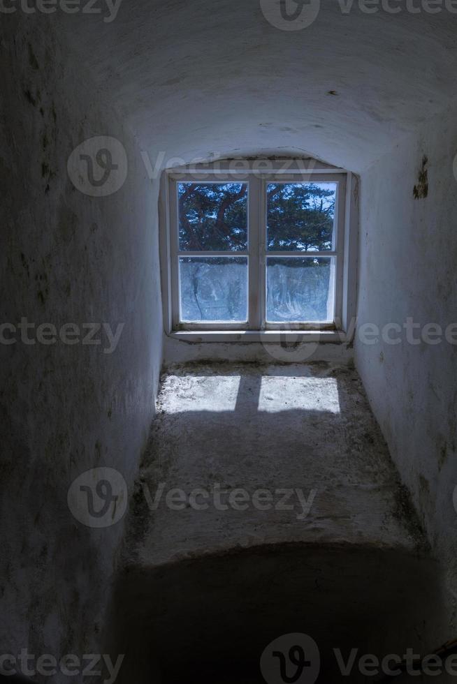 interior de una casa abandonada foto