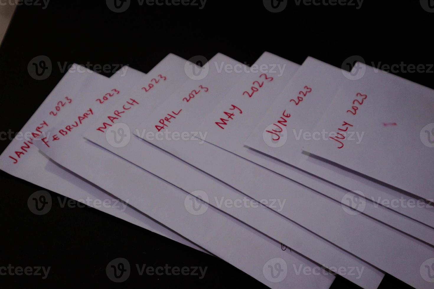 Envelopes of money that have been distributed per month as a budgeting effort to welcome 2023. photo