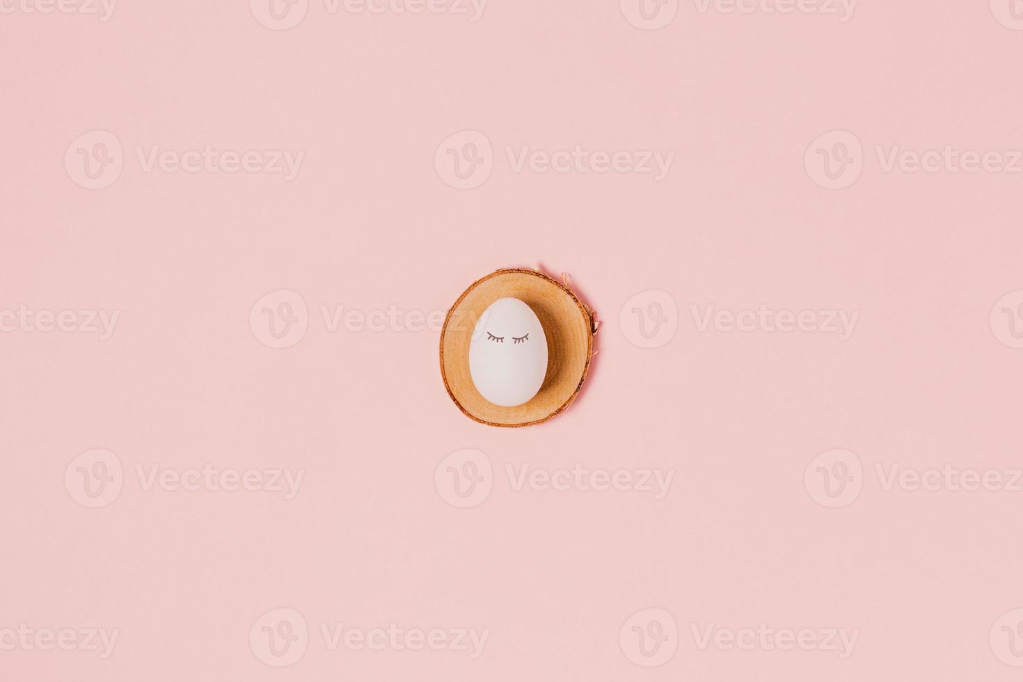 Egg on a pink background. photo