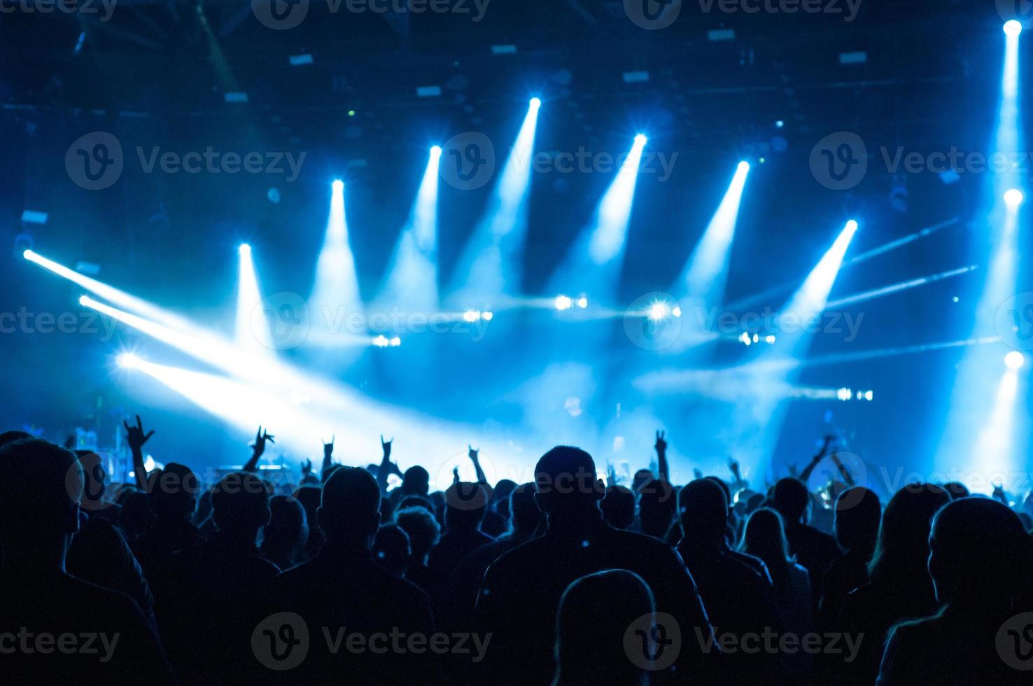 festival de música, en el área abierta con iluminación de luz foto