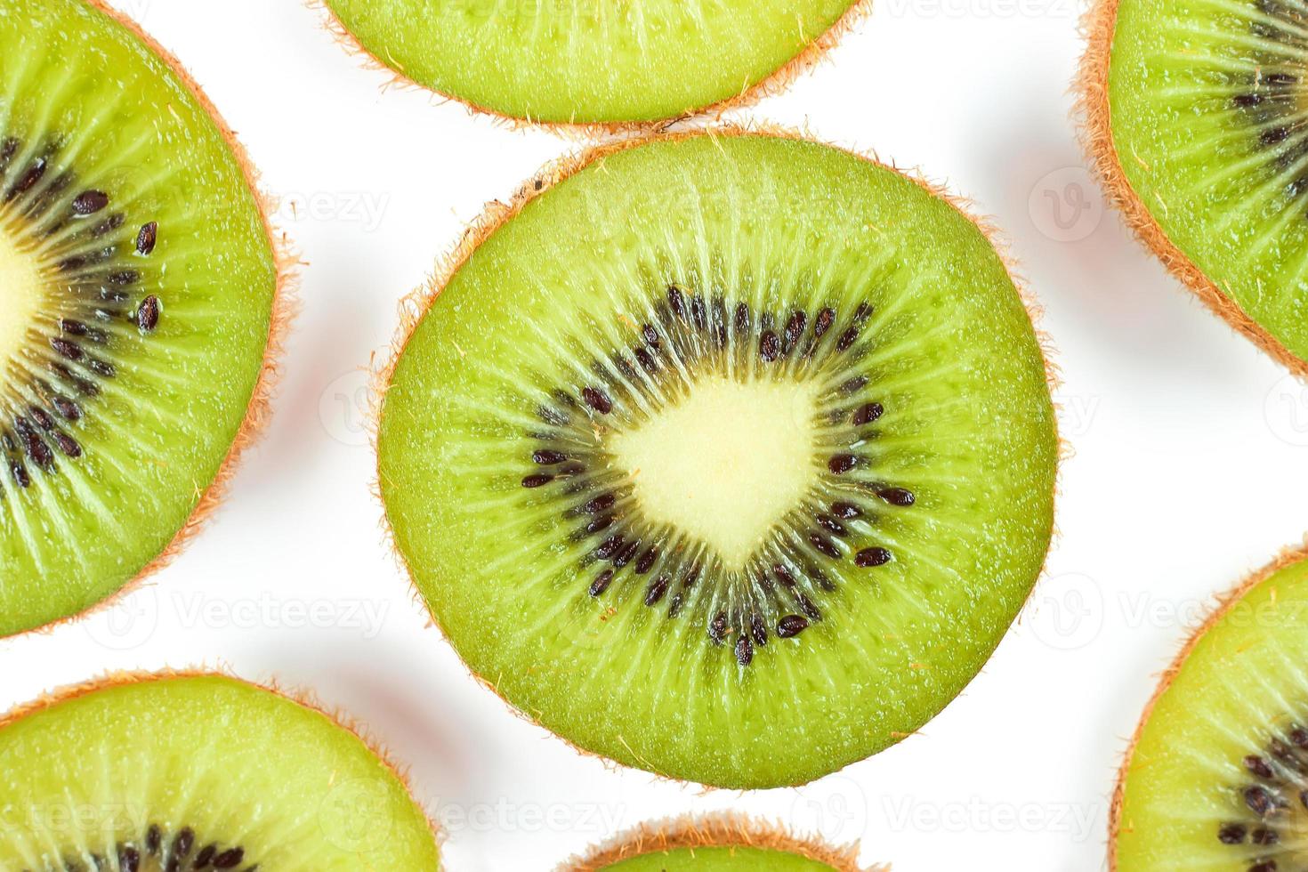 kiwi aislado sobre fondo blanco foto