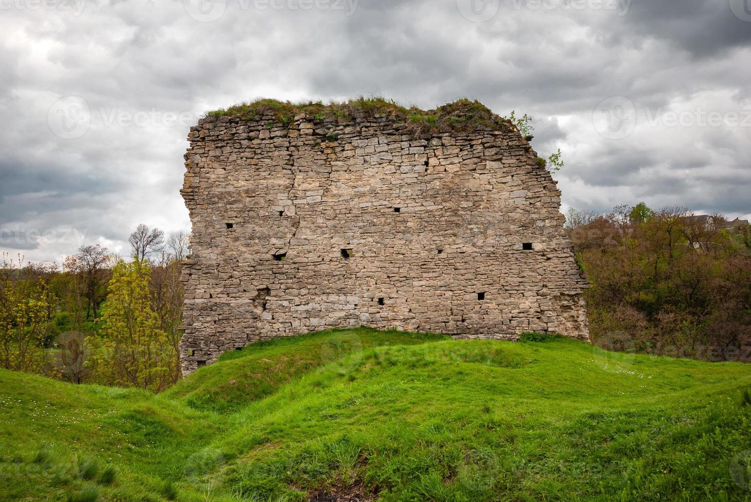 muralla del castillo skala-podilsky, región de ternopil. Ucrania foto