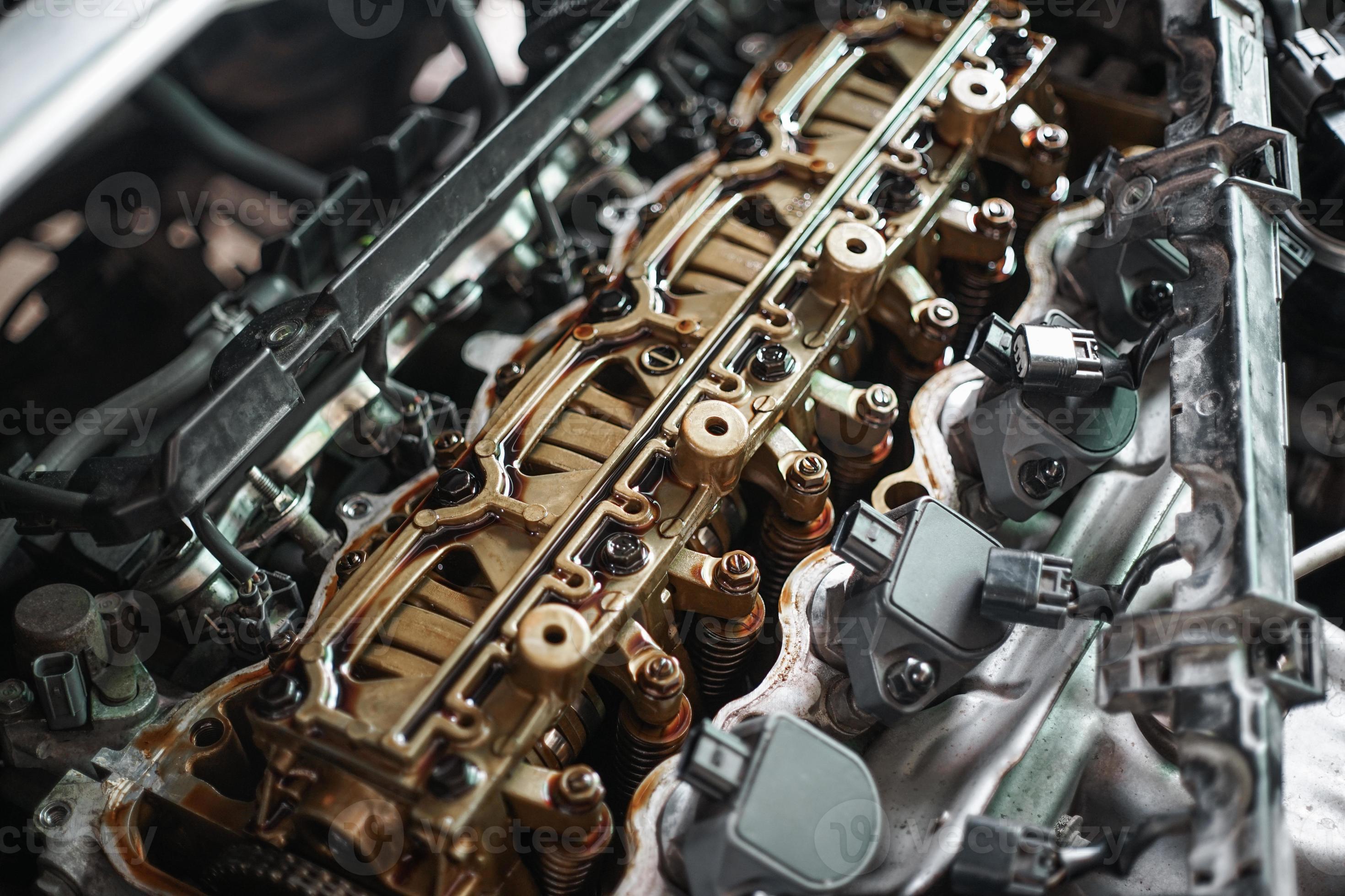 auto mechanic Using Feeler gauge Set the car valve. Measuring valve