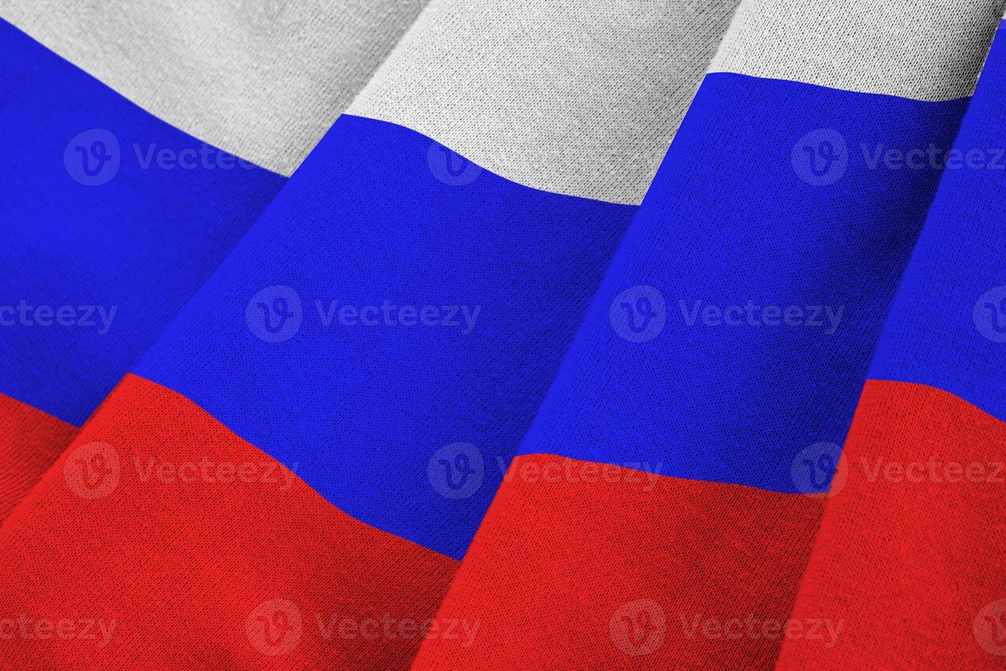 bandera de rusia con grandes pliegues ondeando de cerca bajo la luz del estudio en el interior. los símbolos y colores oficiales en banner foto