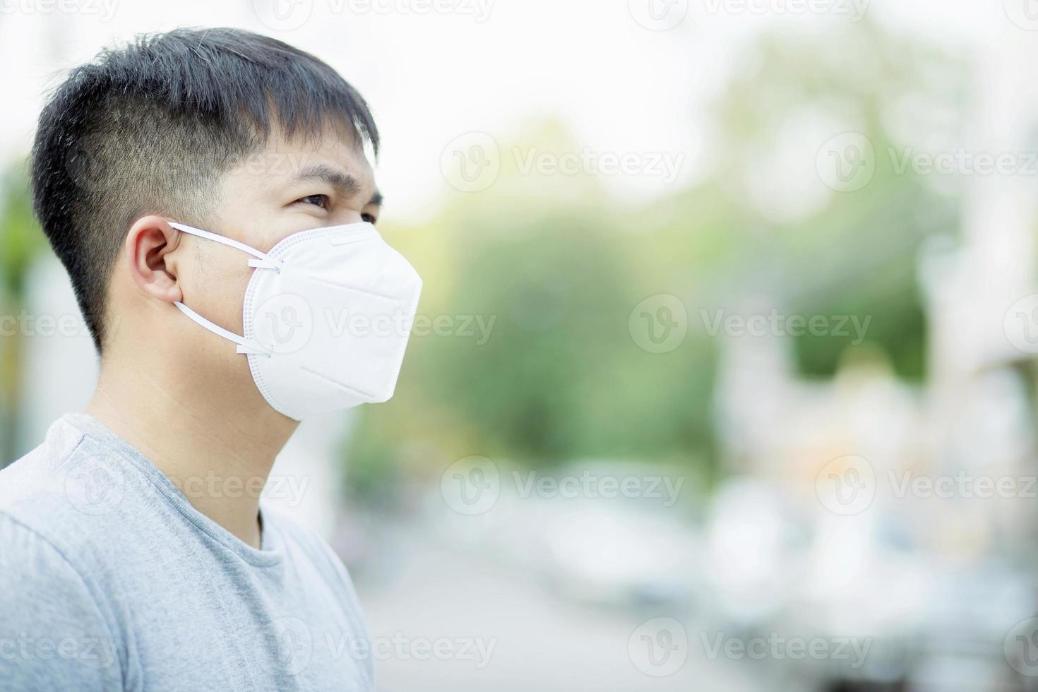 This man had a cough until chest pain photo