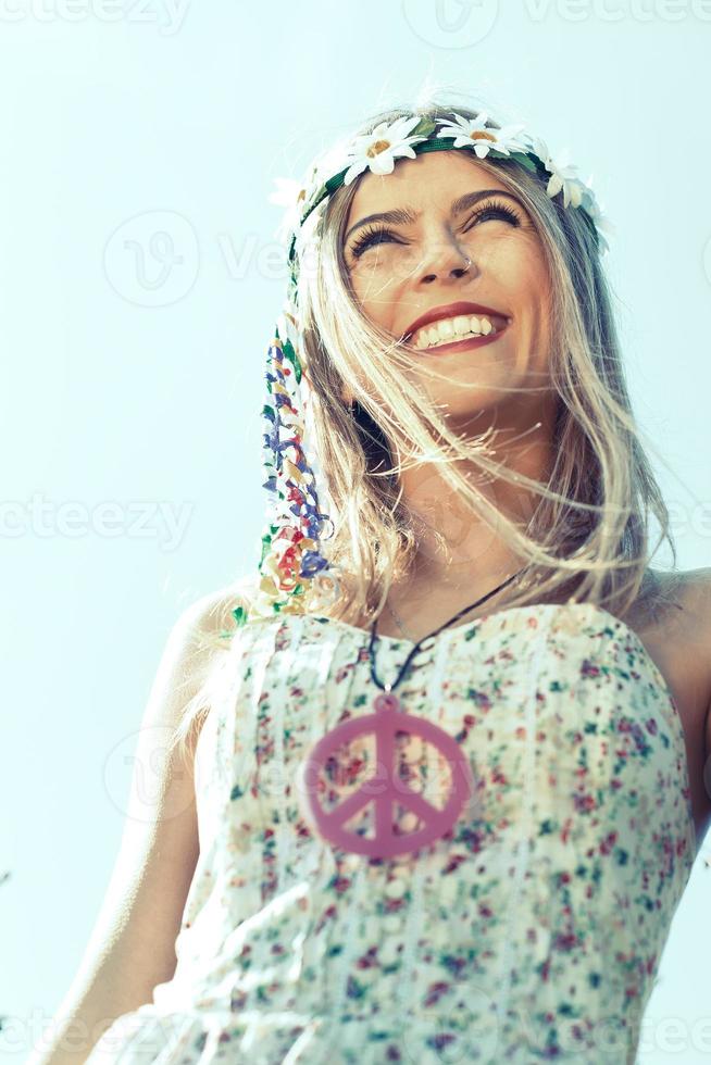 chica hippie con sonrisa foto