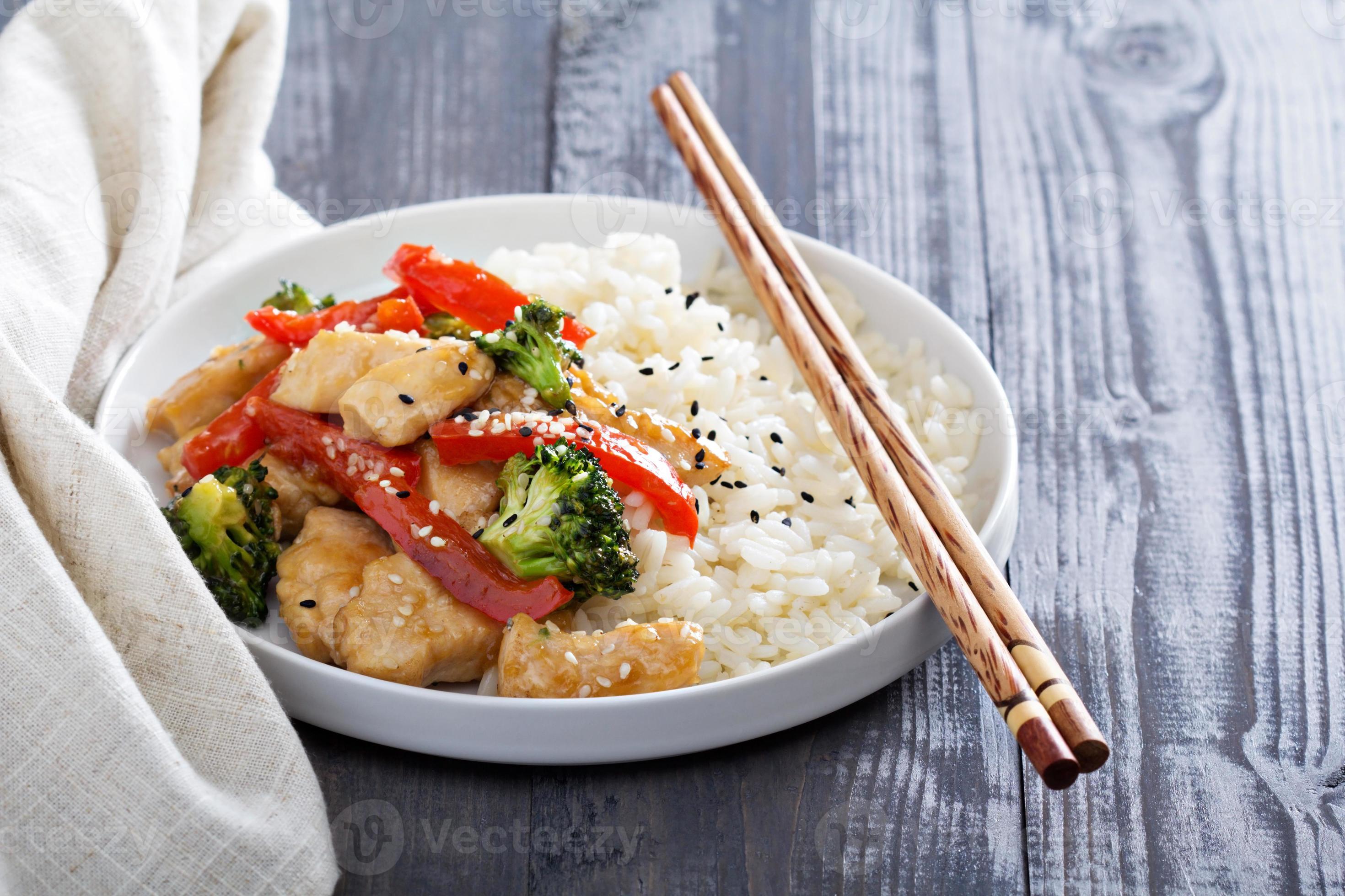 Chicken and vegetables stir fry 15678529 Stock Photo at Vecteezy