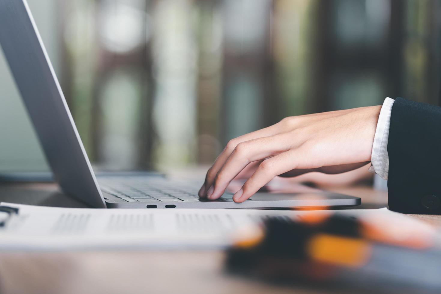 A young man searches for information that interests him through online websites, keyword search concept to find information from online websites, website link search, SEO, Search Engine Optimization. photo