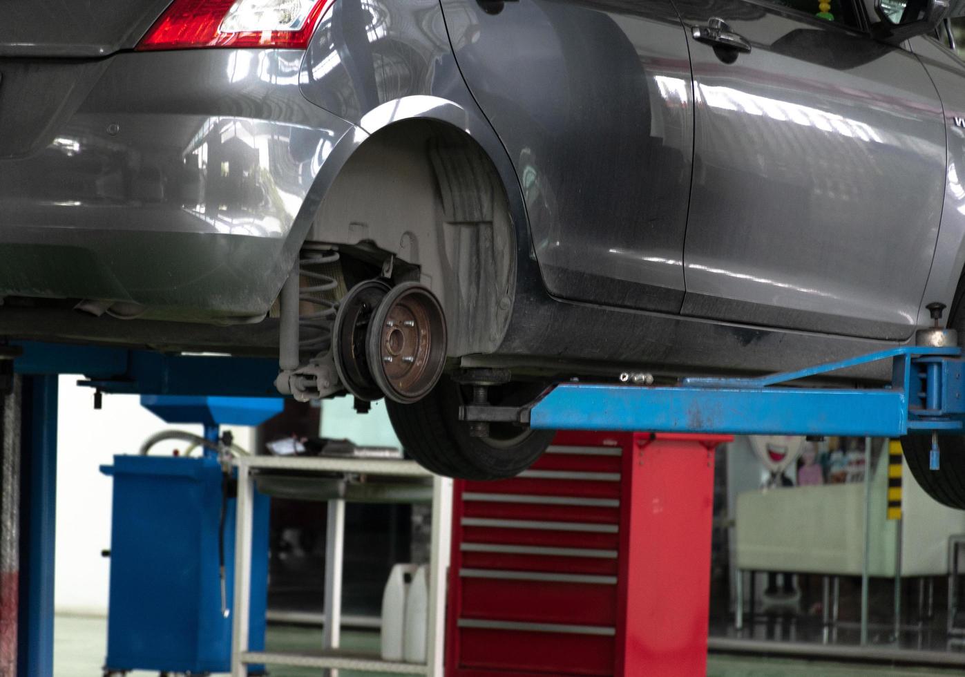 Car service Mechanic changing wheel photo