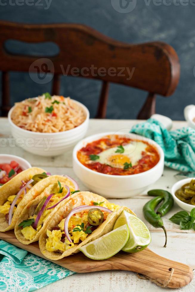 tacos con huevos para el desayuno foto