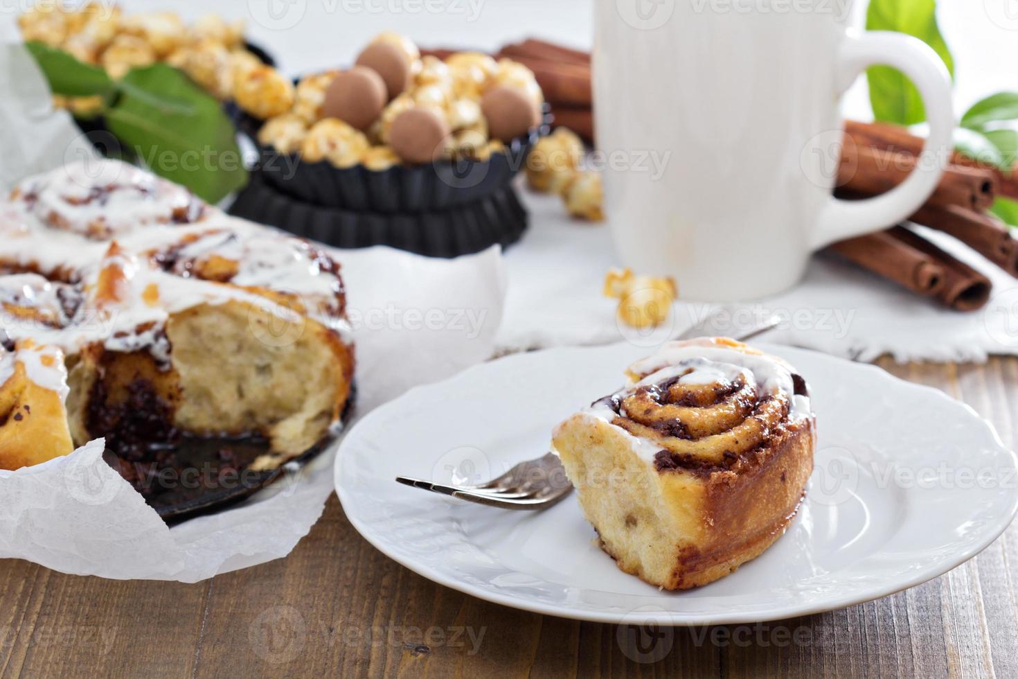 Cinnamon buns with chocolate and cream photo