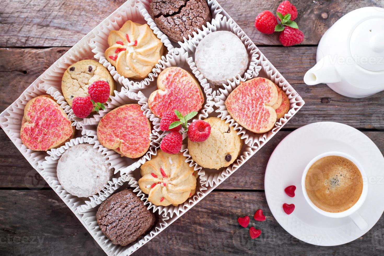 galletas del día de san valentín en una caja foto