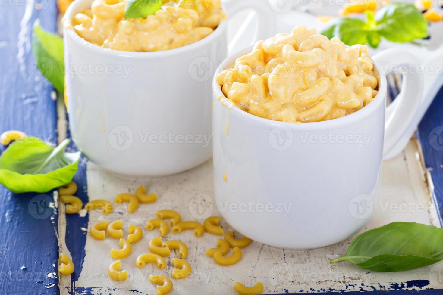 Macaroni and cheese served in mugs photo