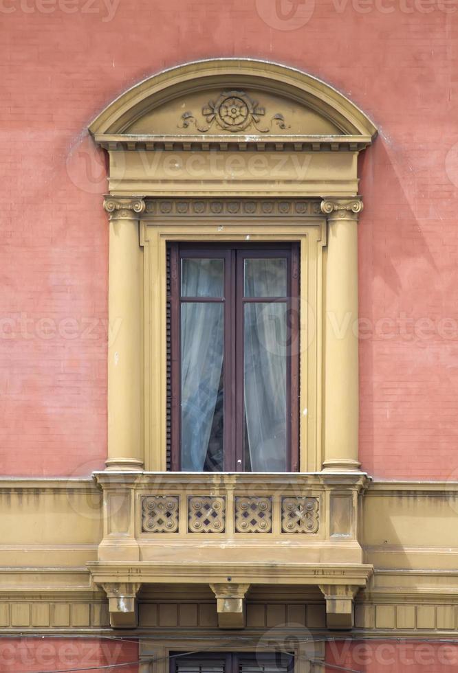 antigua ventana siciliana foto