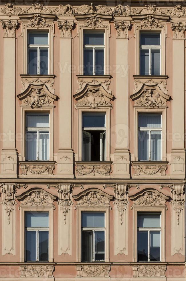 primer plano de las ventanas de praga foto