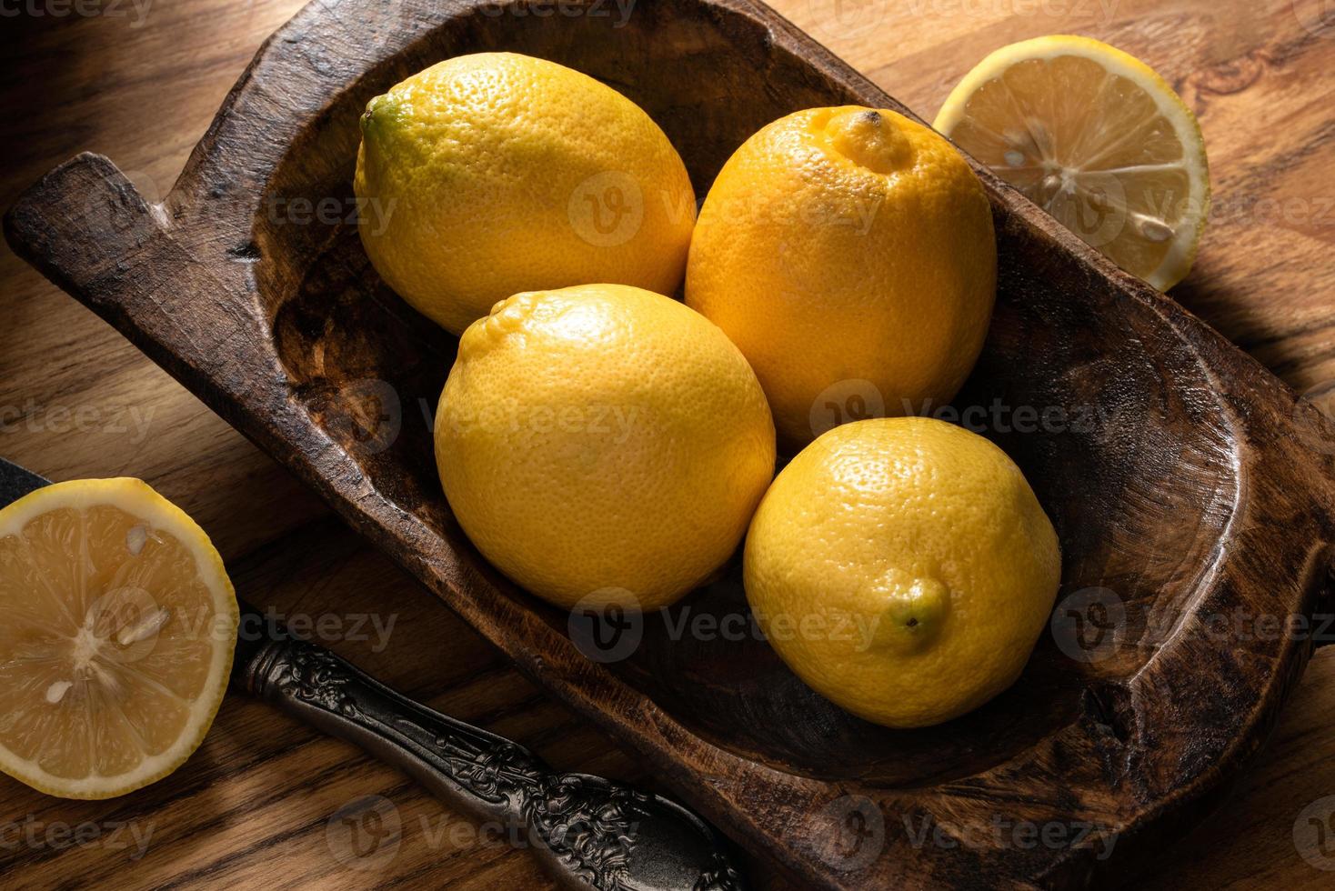 Whole Lemons in a Bowl 15711468 Stock Photo at Vecteezy