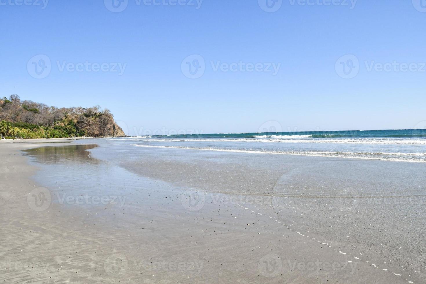 playa de arena abandonada foto