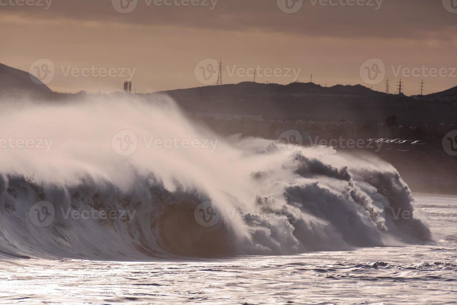 Huge sea waves photo