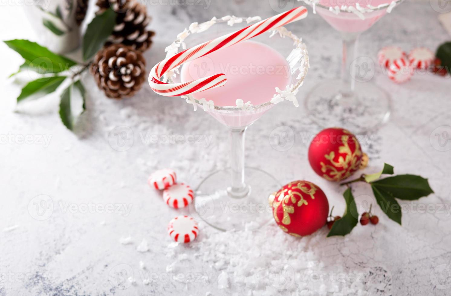 Peppermint martini cocktail with coconut flakes rim 15741716 Stock